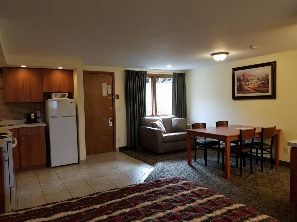 Black Hawk Motel & Suites Wisconsin Dells Bagian luar foto