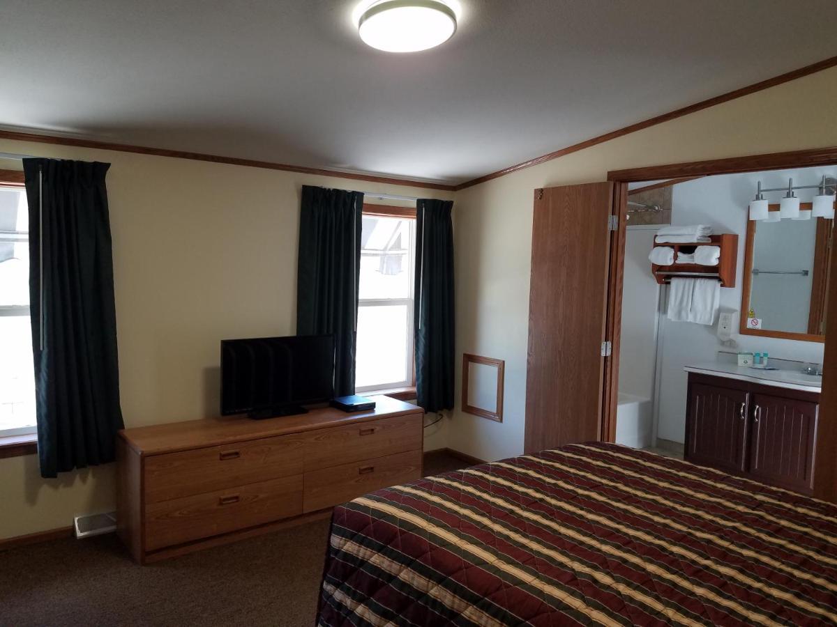 Black Hawk Motel & Suites Wisconsin Dells Bagian luar foto