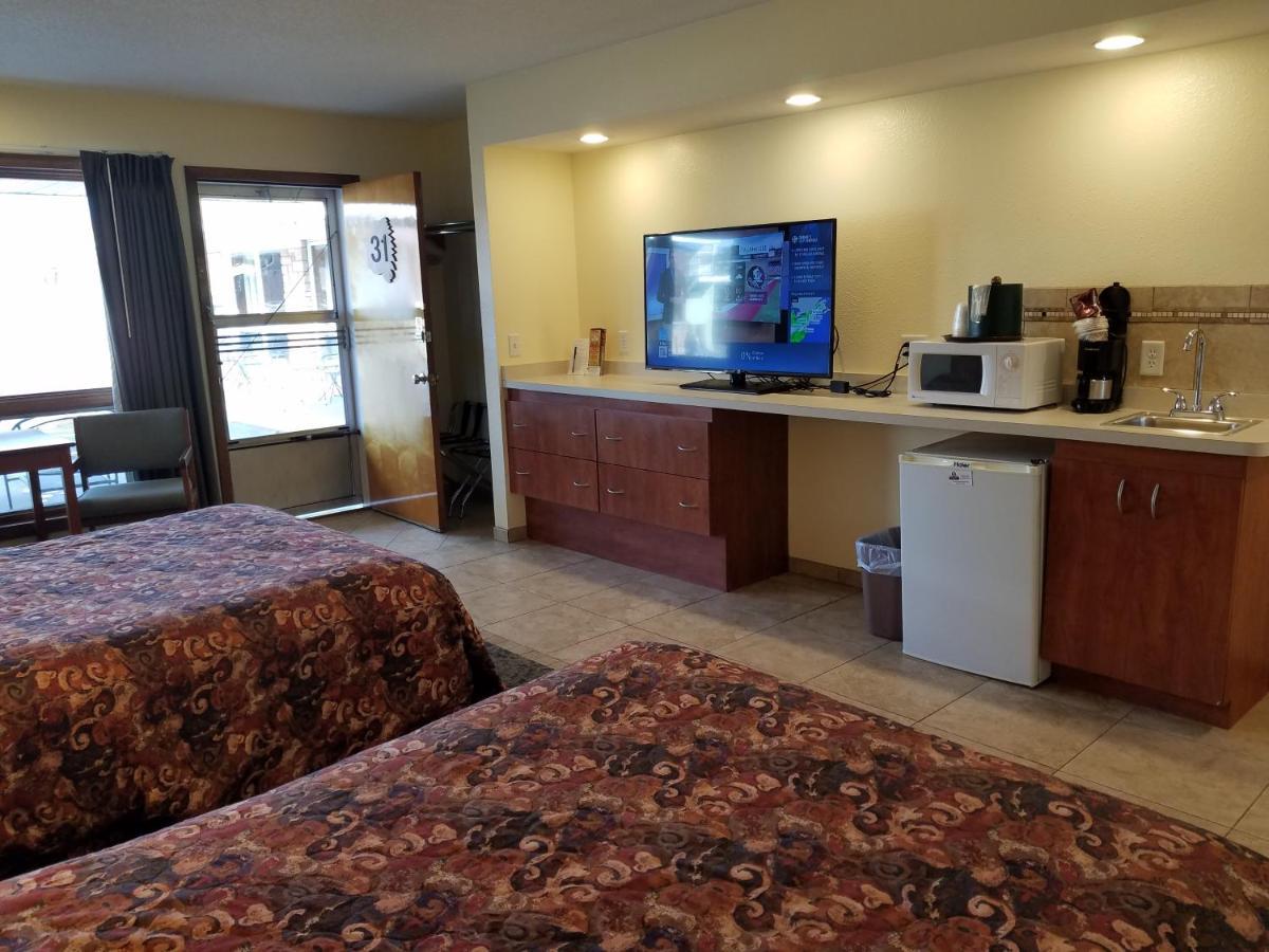 Black Hawk Motel & Suites Wisconsin Dells Bagian luar foto