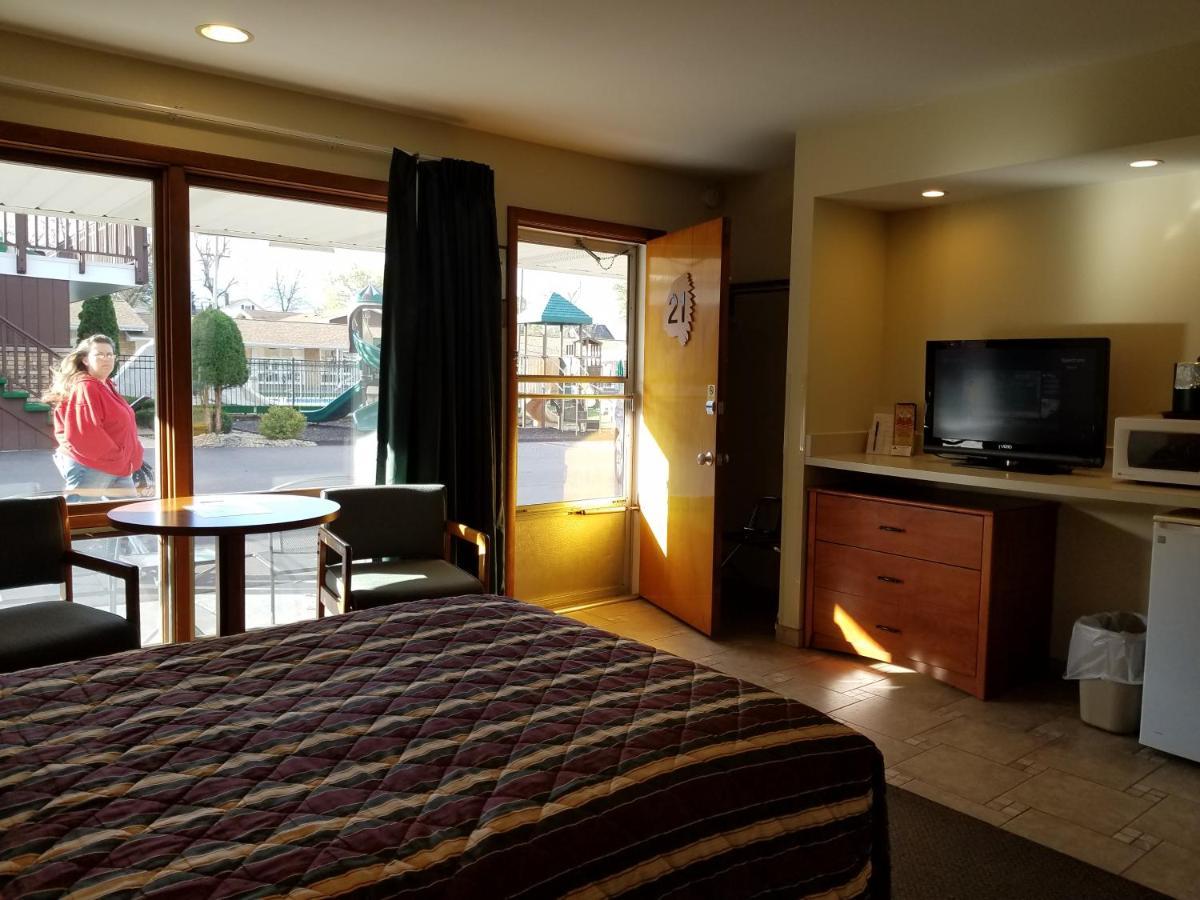 Black Hawk Motel & Suites Wisconsin Dells Bagian luar foto
