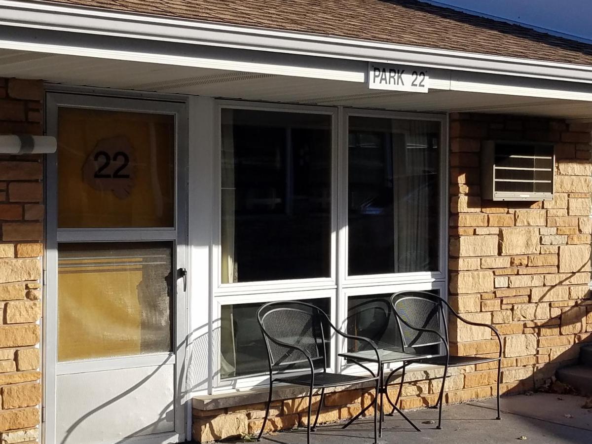 Black Hawk Motel & Suites Wisconsin Dells Bagian luar foto