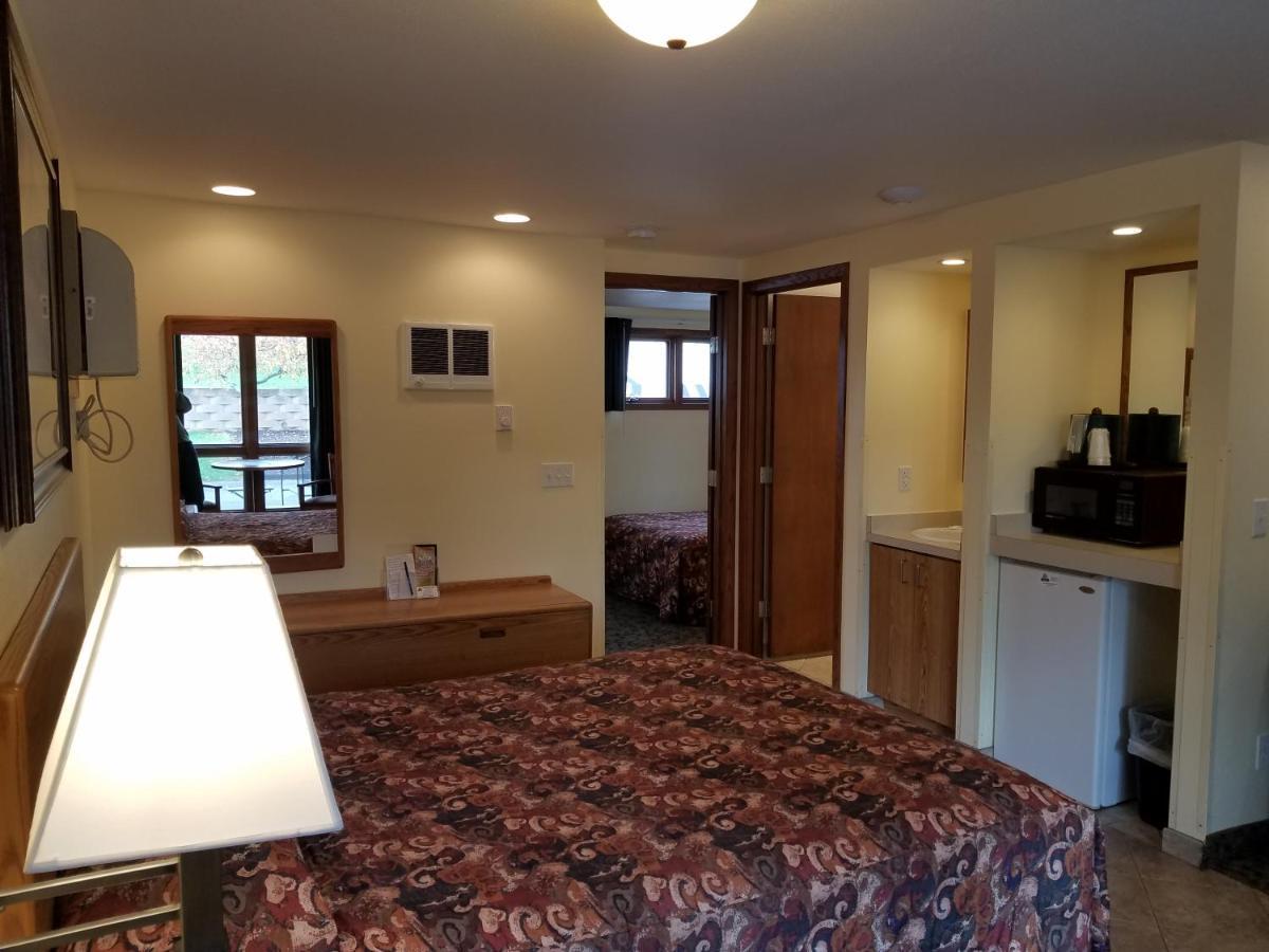 Black Hawk Motel & Suites Wisconsin Dells Bagian luar foto