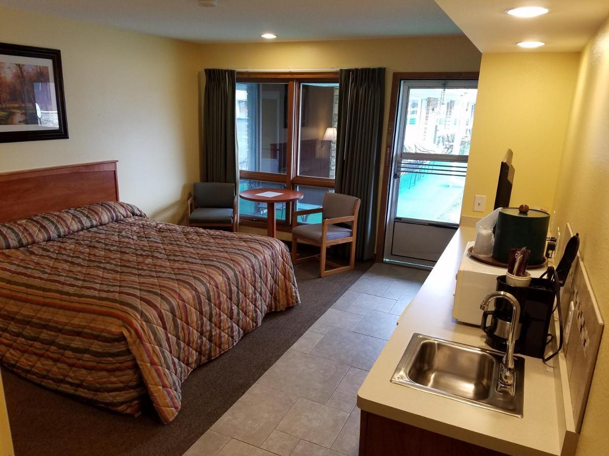 Black Hawk Motel & Suites Wisconsin Dells Bagian luar foto