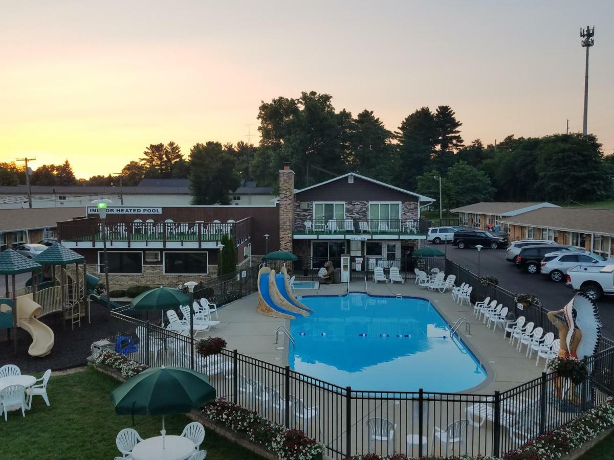Black Hawk Motel & Suites Wisconsin Dells Bagian luar foto