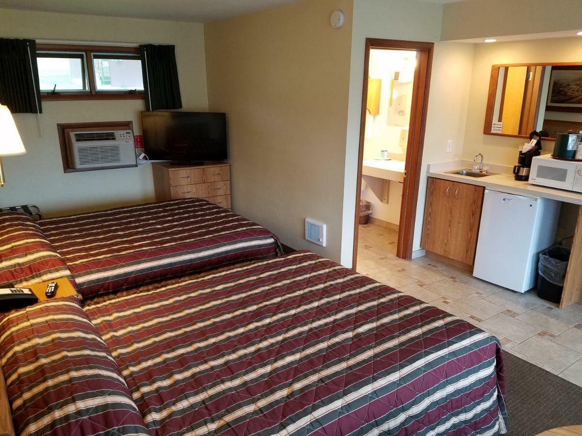 Black Hawk Motel & Suites Wisconsin Dells Bagian luar foto